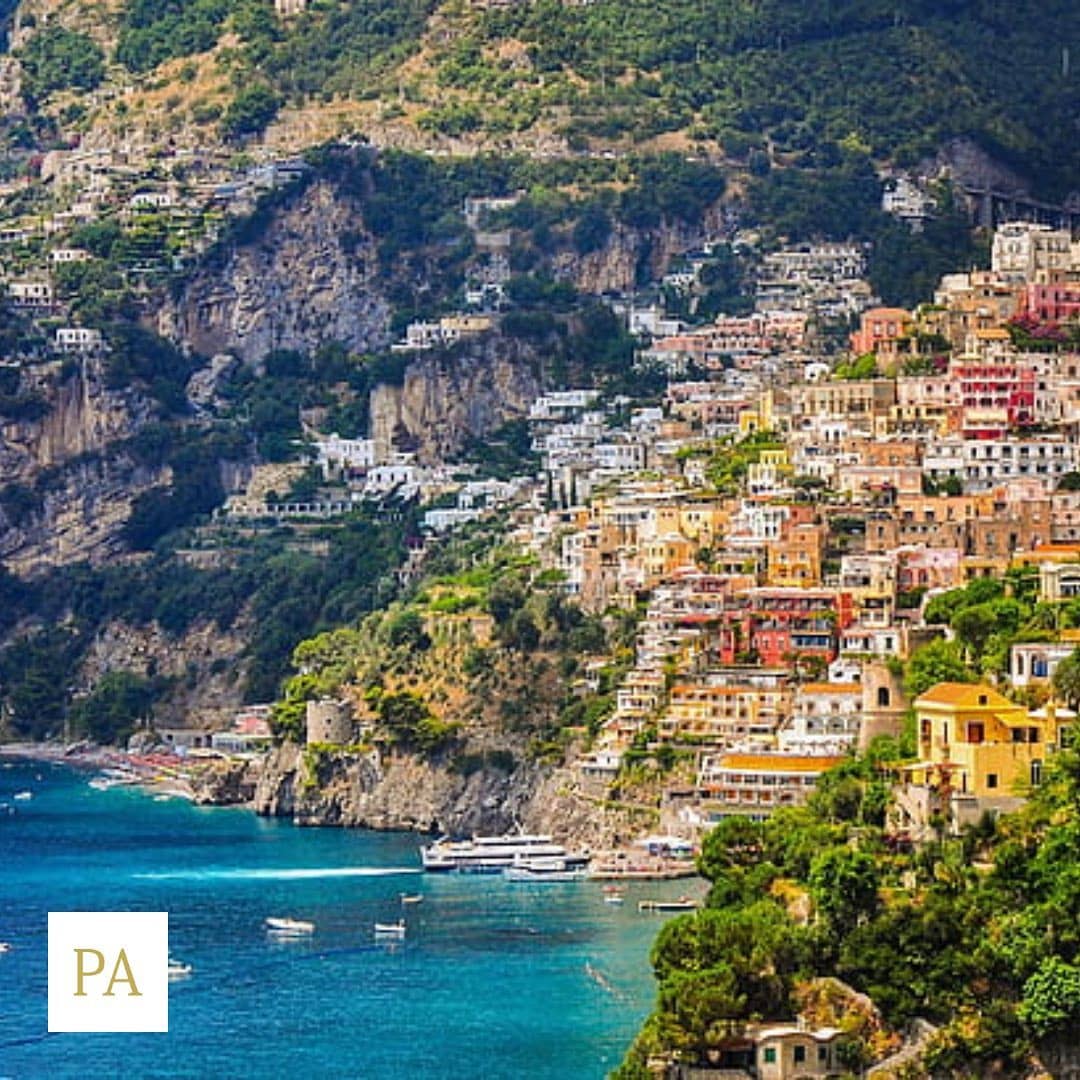 When in Italy, you just can’t miss this amazing spot 😍

📍Amalfi coast from @parvie.apartments